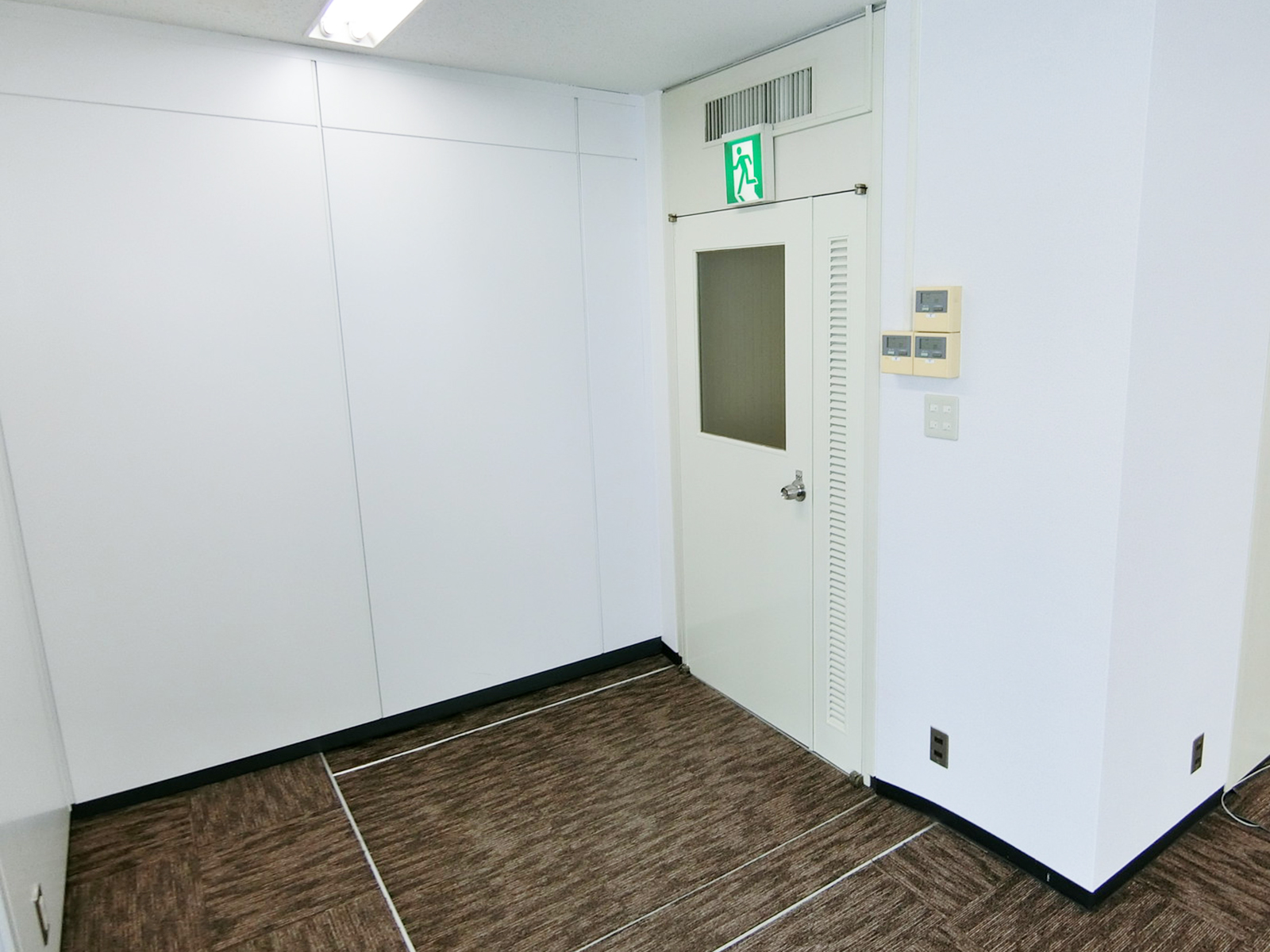 貸室出入口