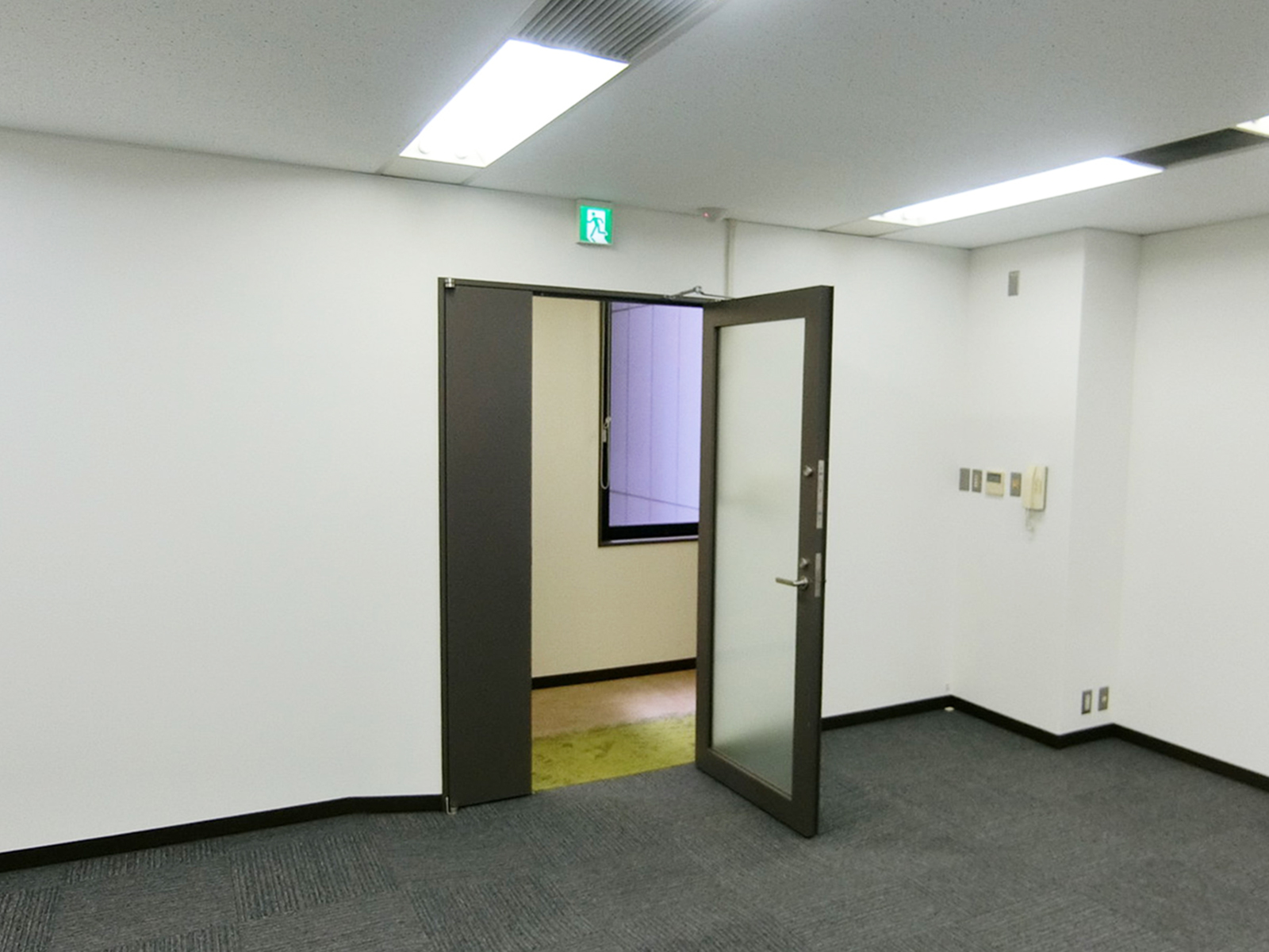 貸室出入口