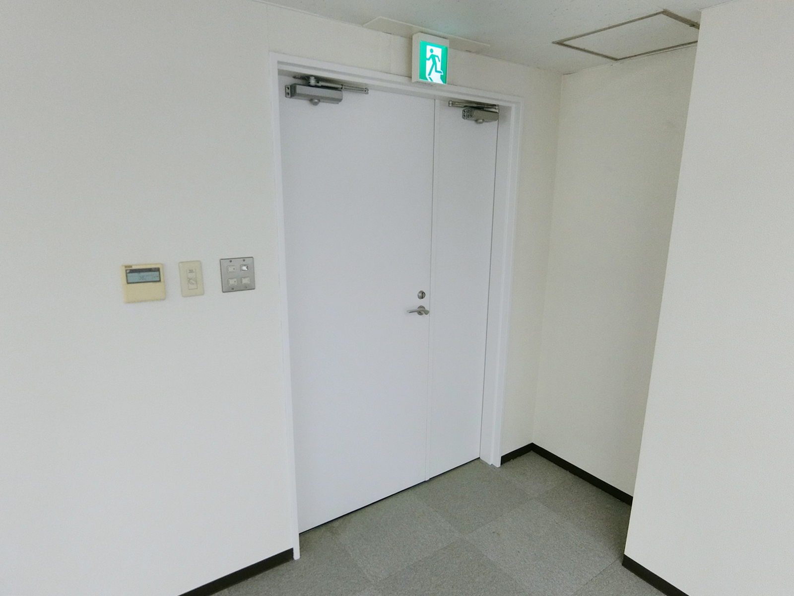 貸室出入口