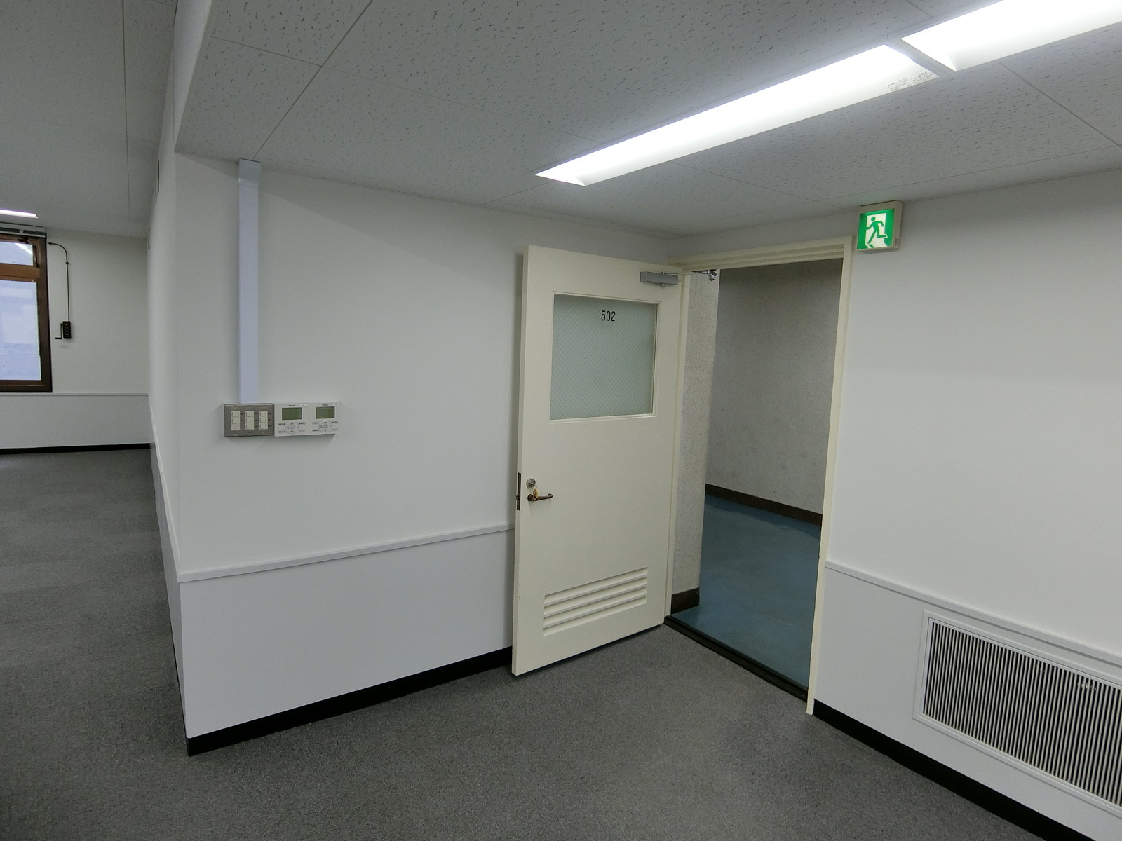 フロア出入口
