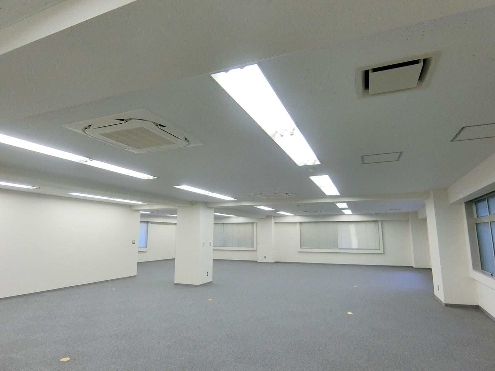 オフィス室内参考画像