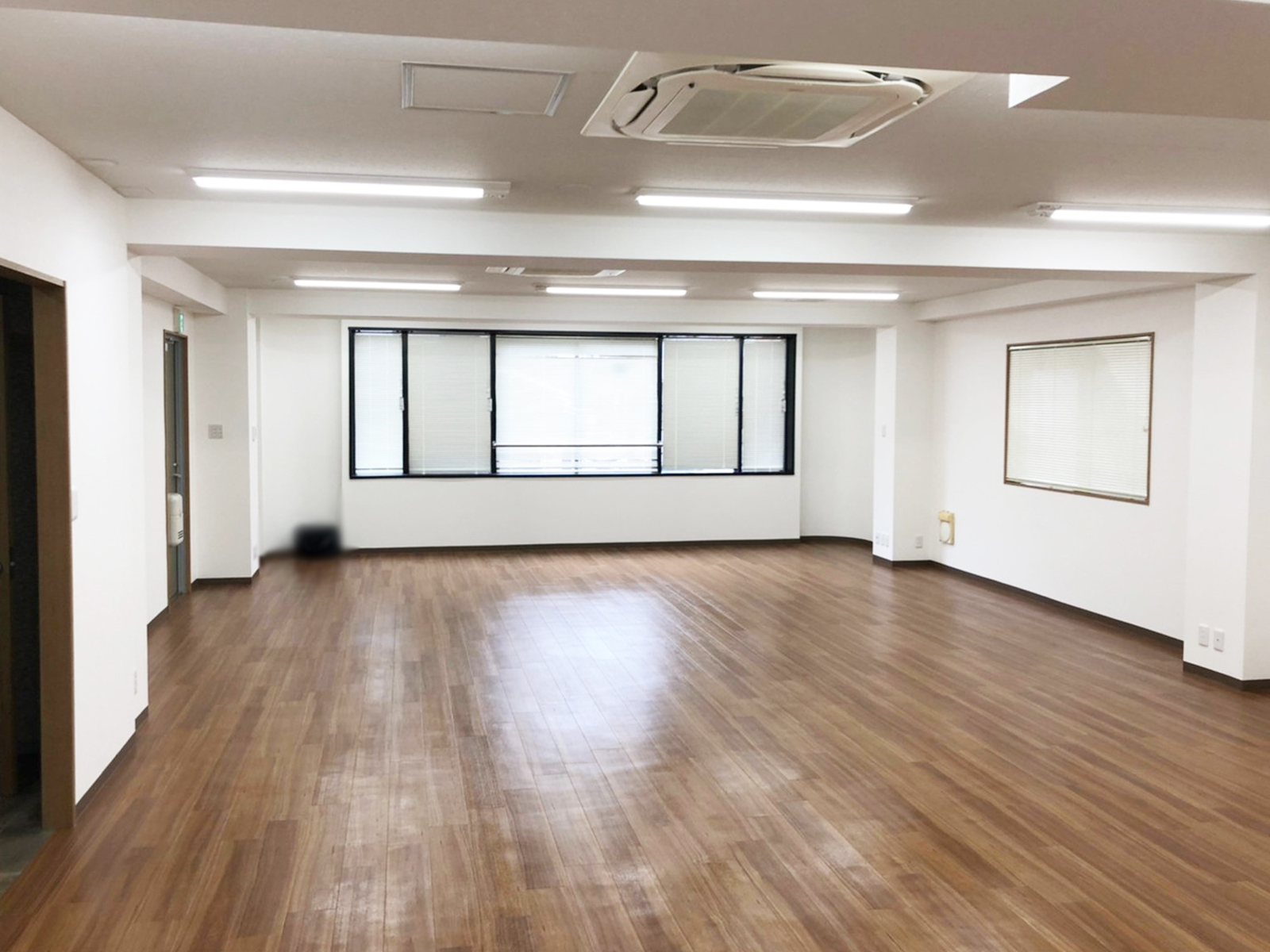 オフィス室内参考画像