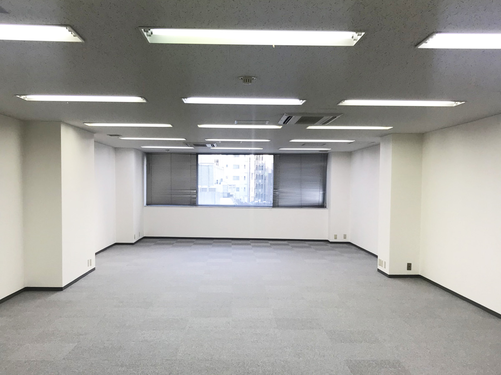 オフィス室内参考画像