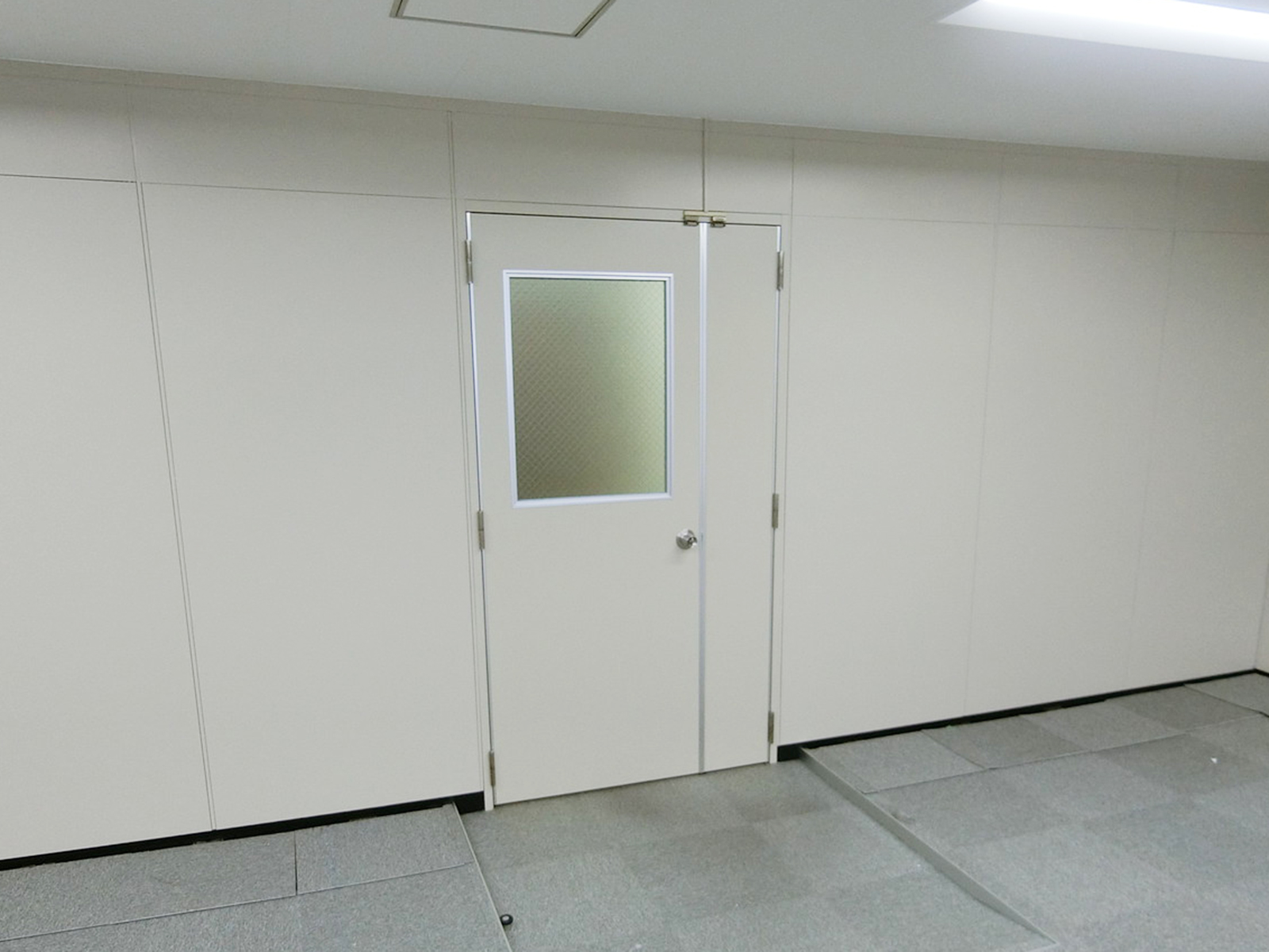 貸室出入り口