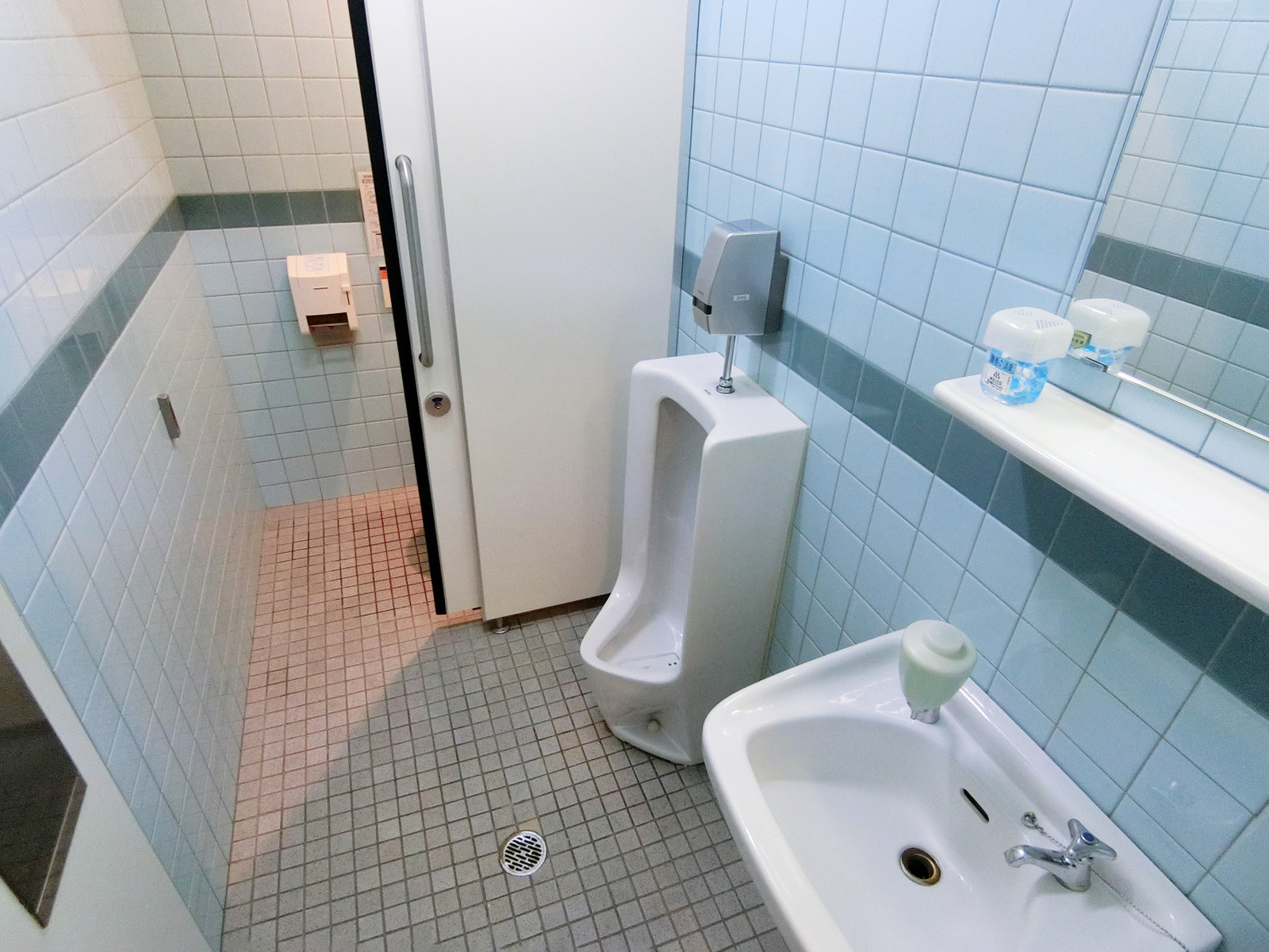 男性用トイレ
