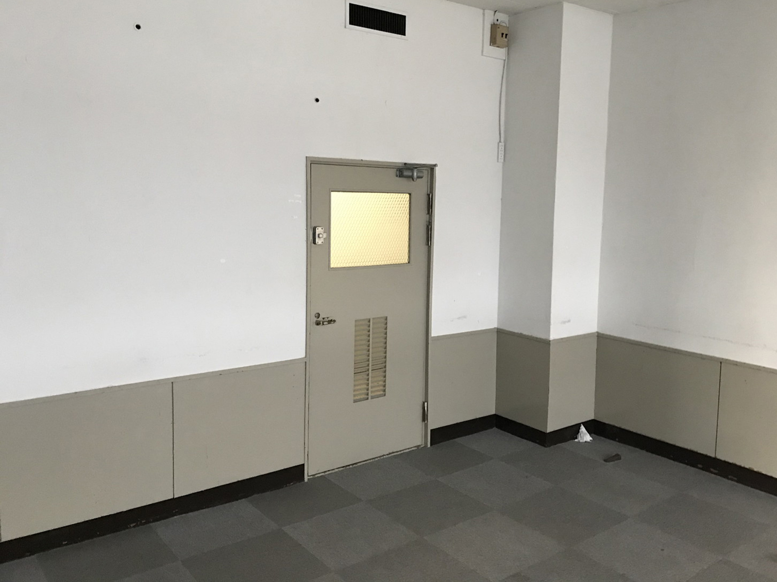 貸室出入り口
