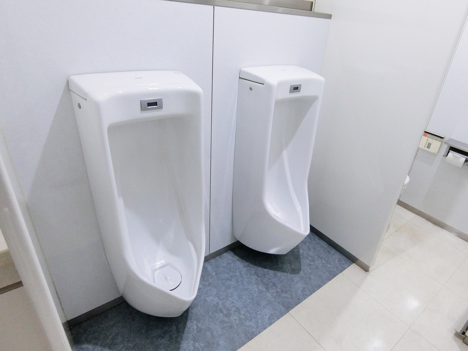 男性用トイレ