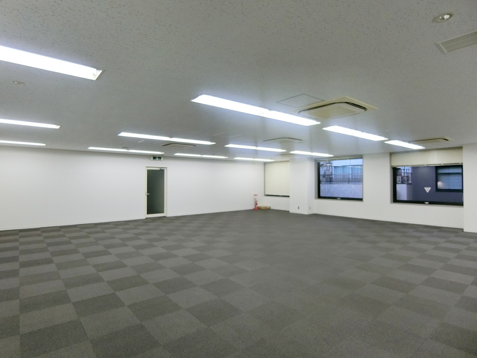 オフィス室内参考画像