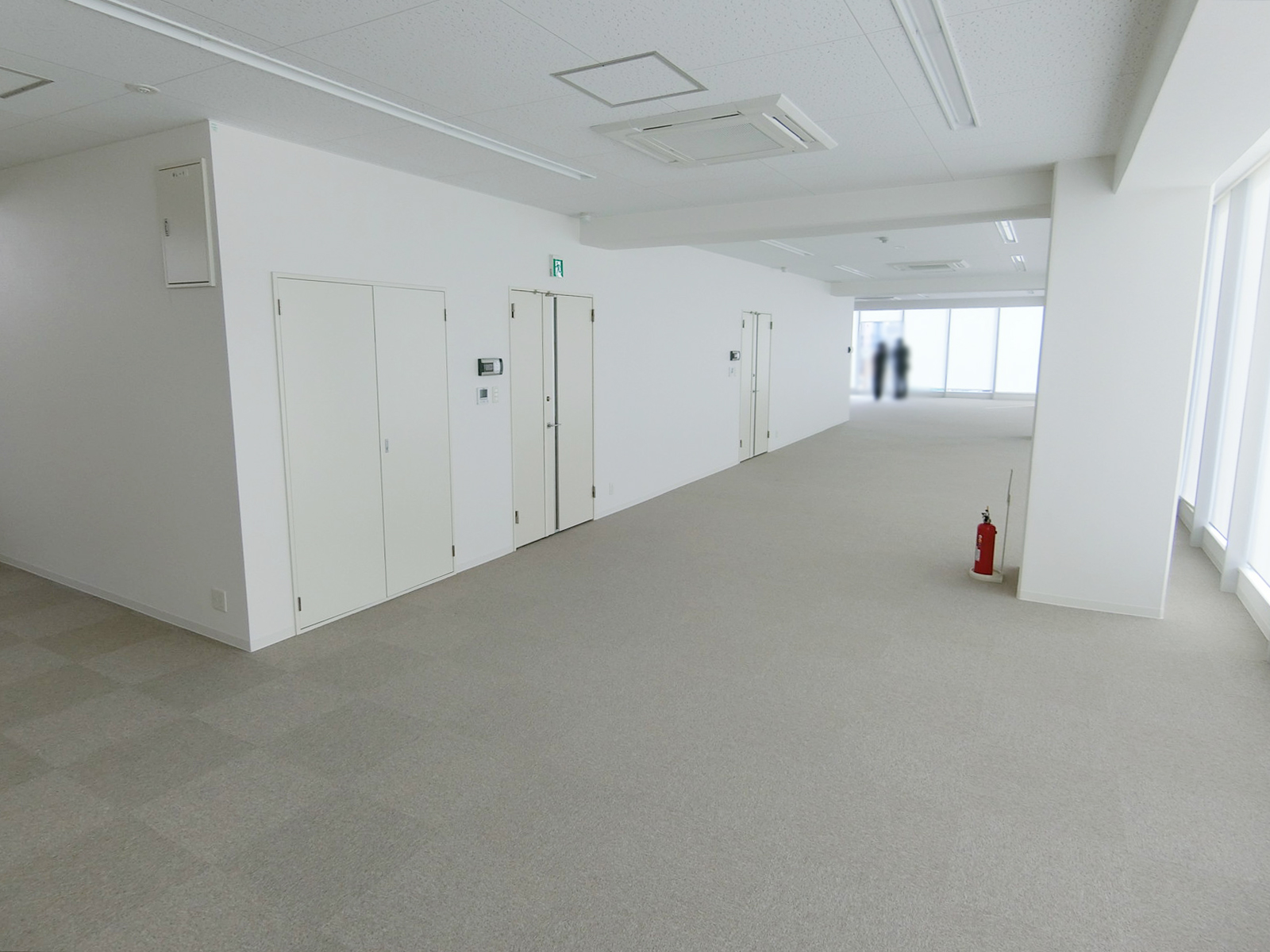 貸室奥側から見た室内