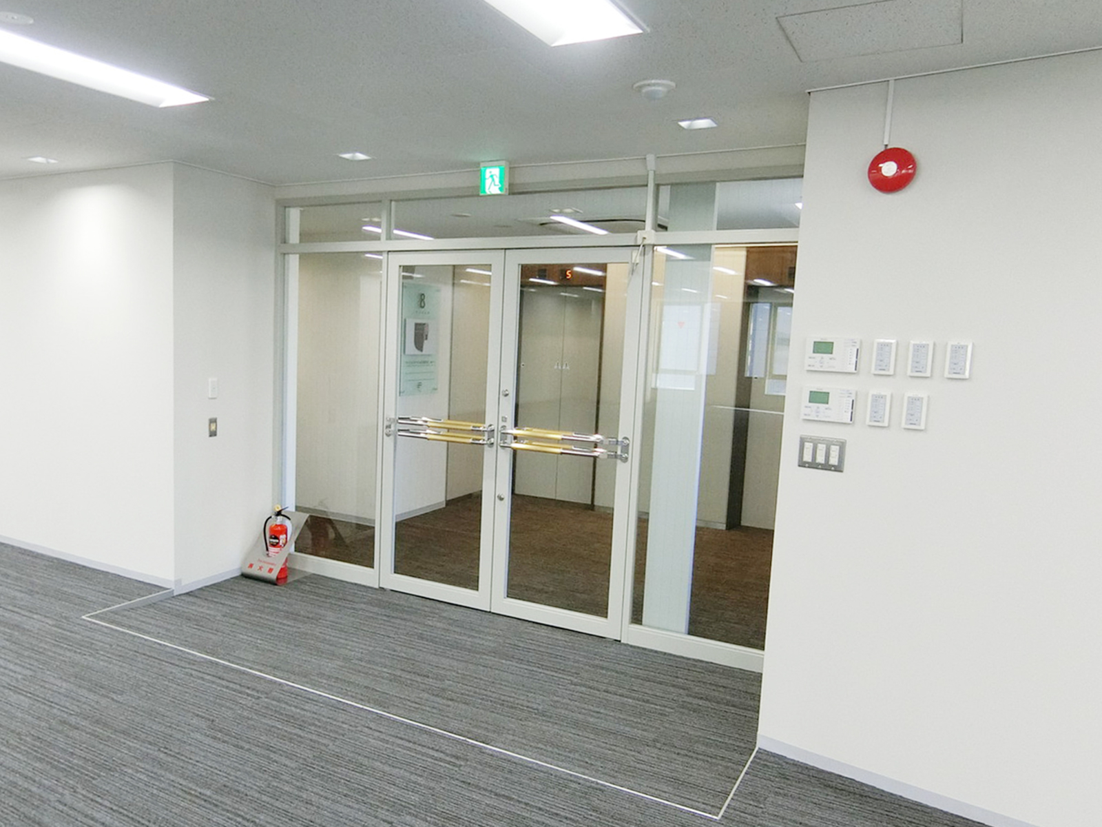 貸室出入口