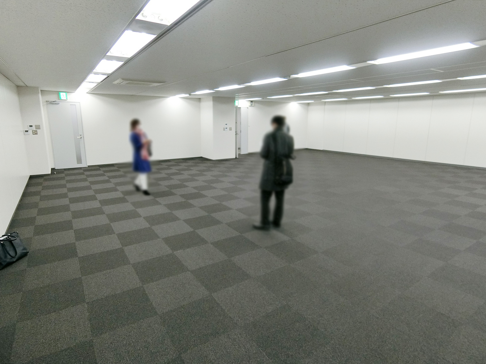 貸室奥側から見た室内