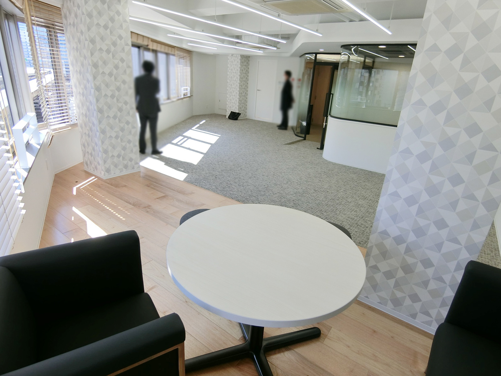 貸室奥側から見た室内