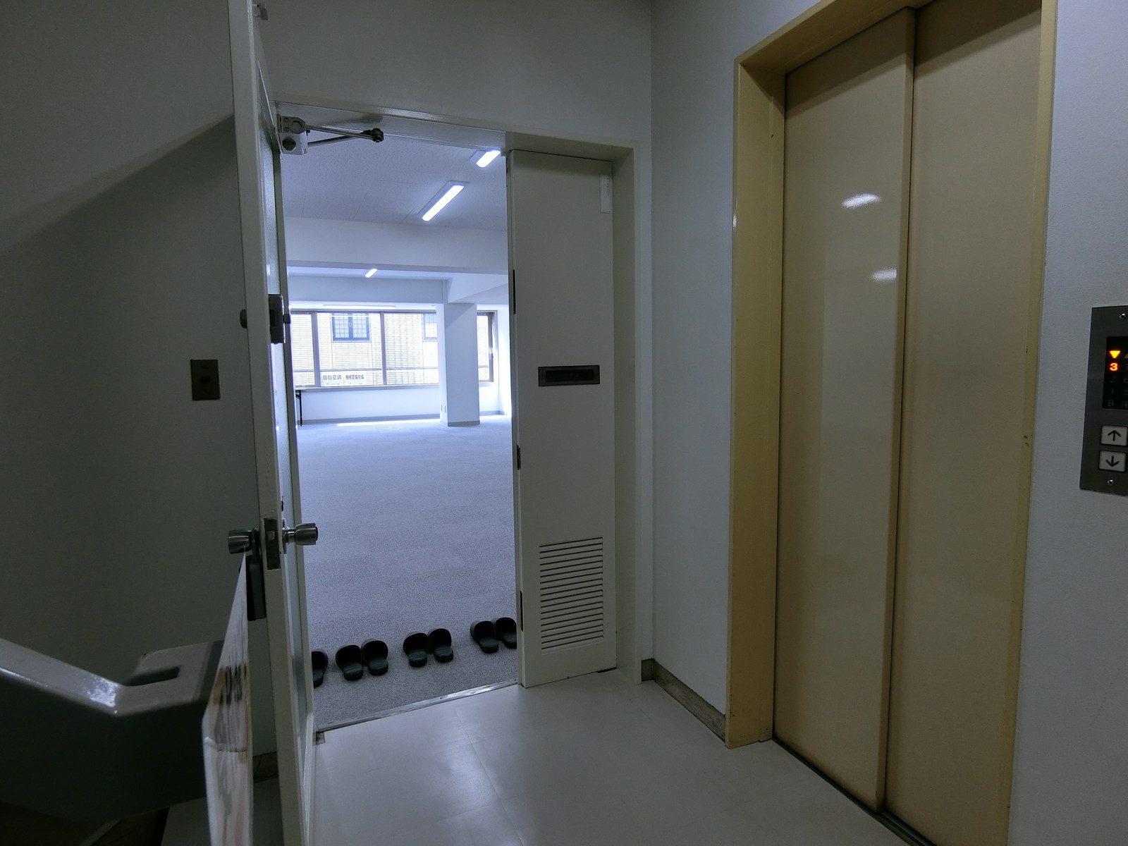 貸室出入口