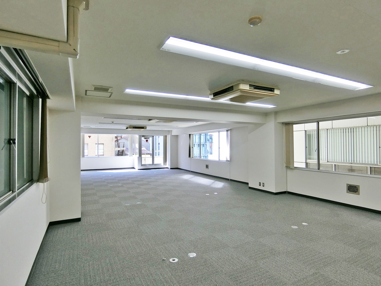 オフィス室内参考画像