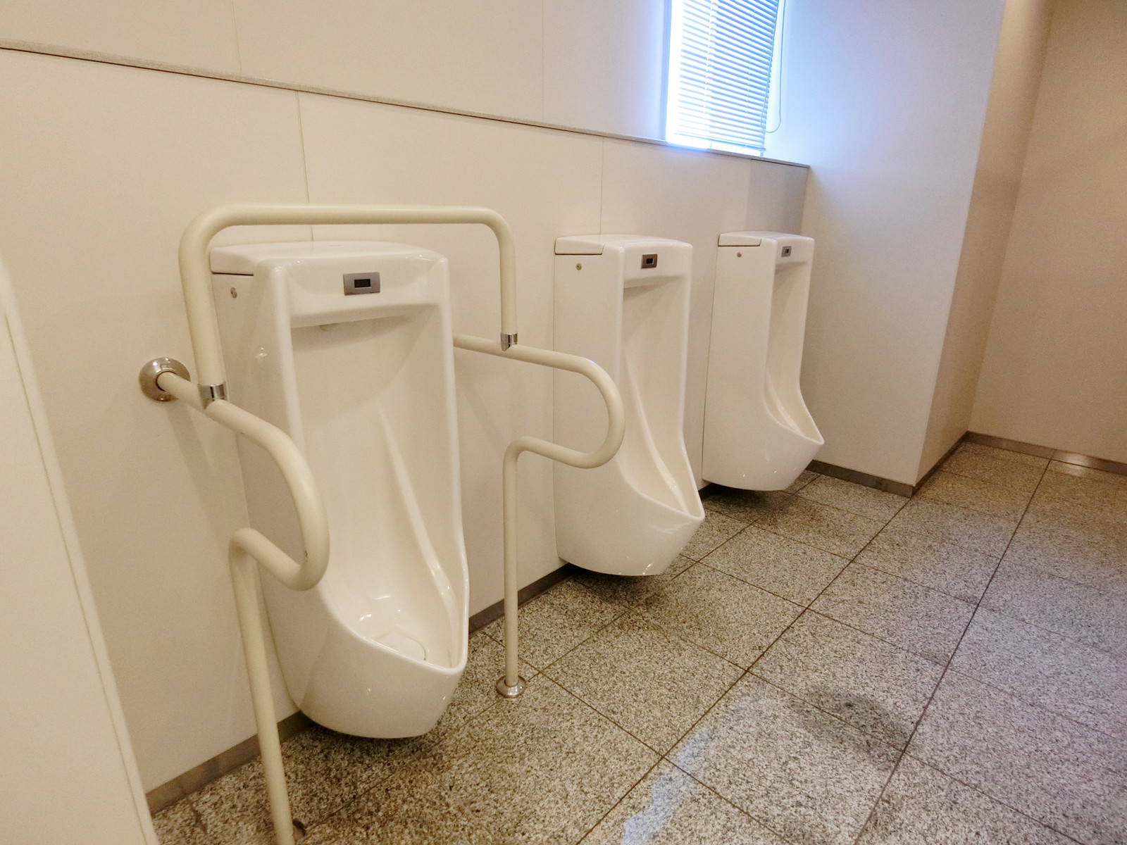 男性用トイレ