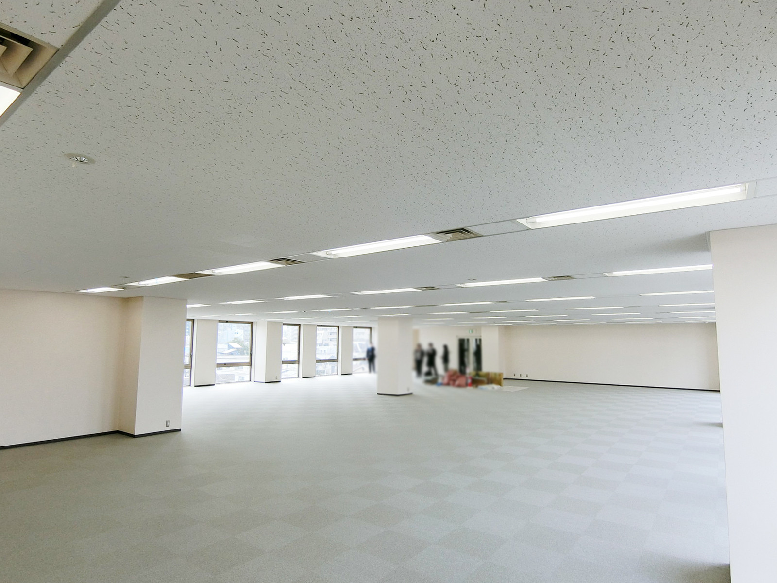 貸室奥側から見た室内