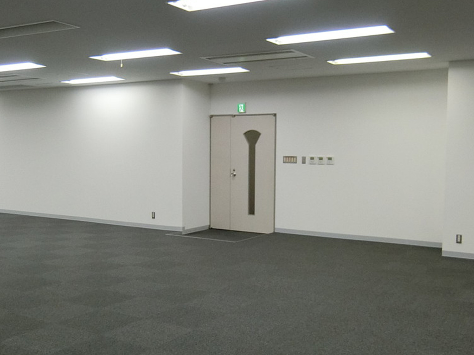 貸室出入り口