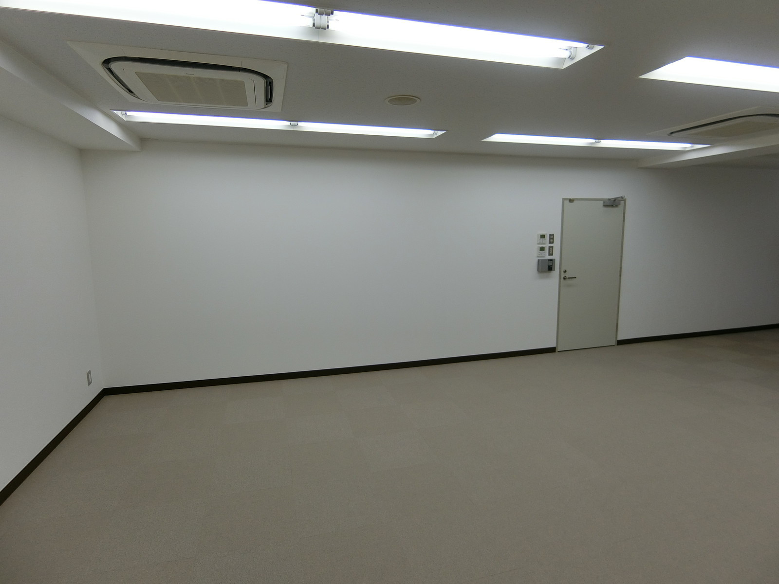 オフィス室内参考画像(501室)