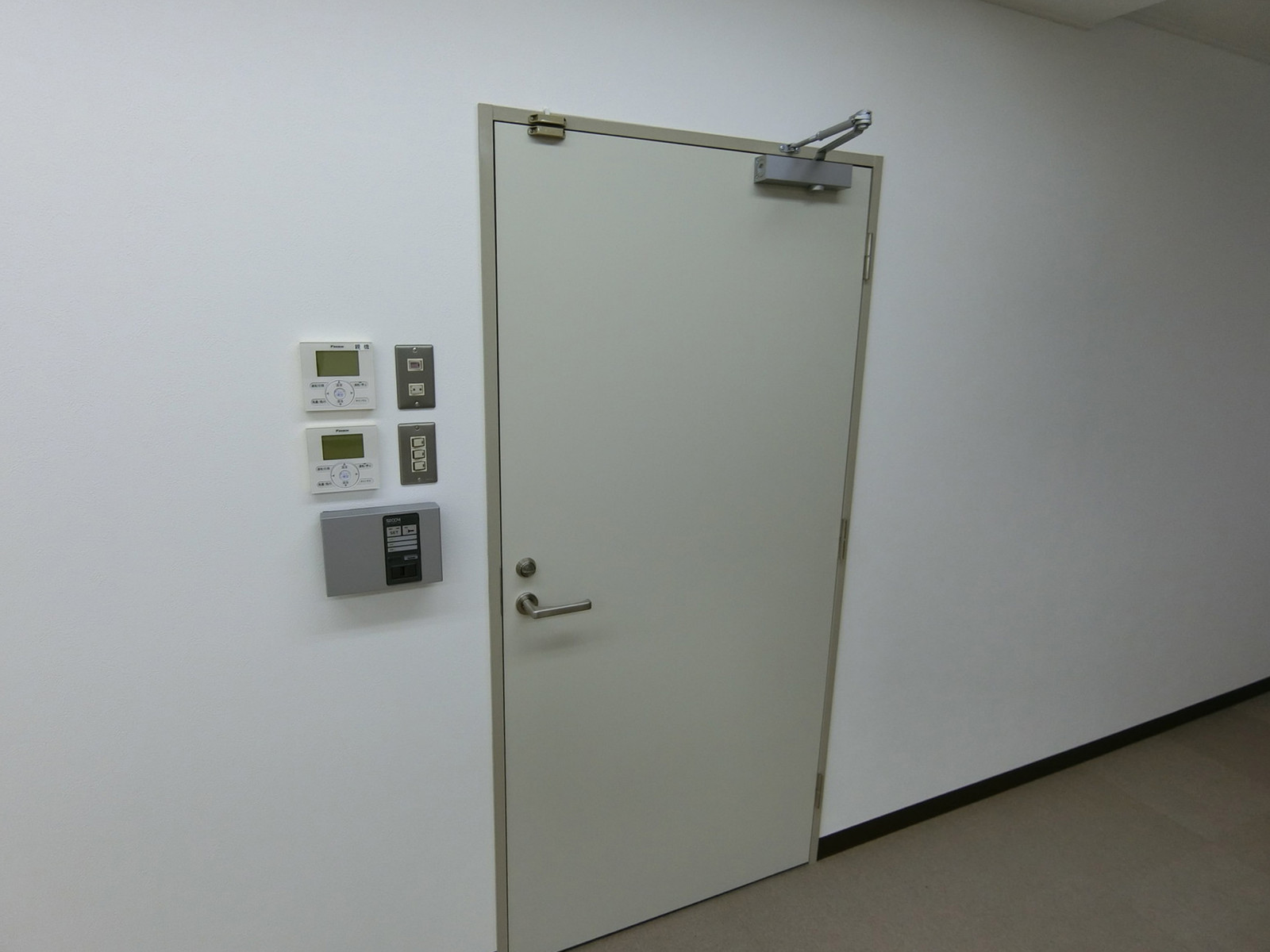 貸室出入り口