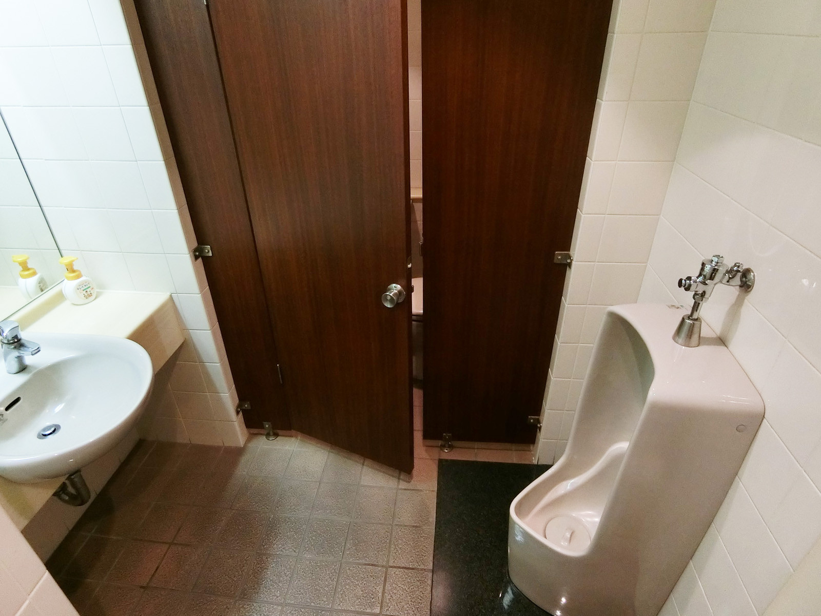 男性用トイレ