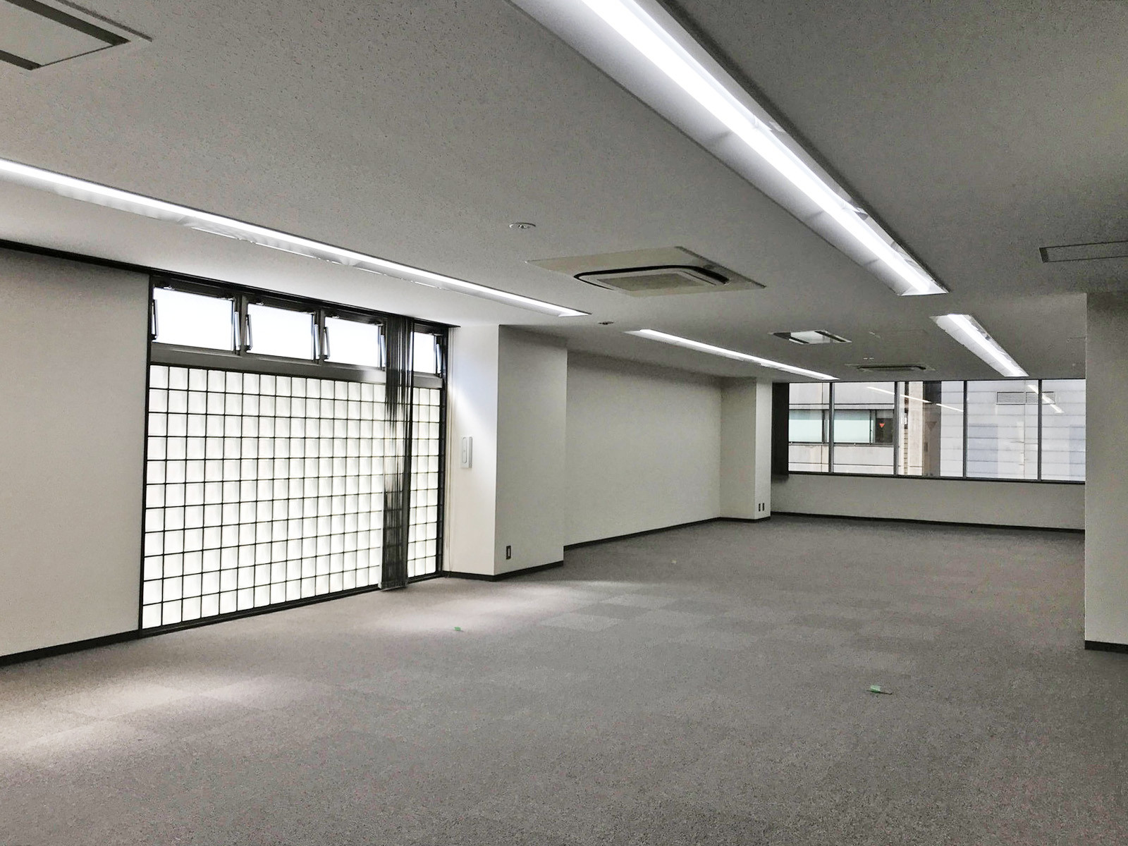オフィス室内参考画像