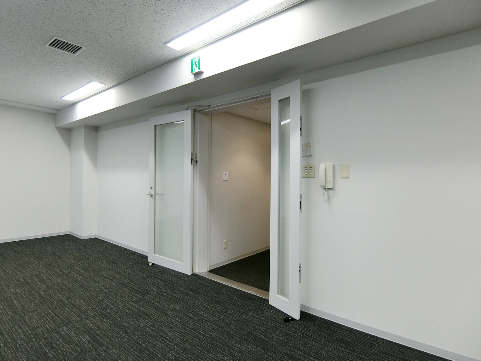 貸室出入り口