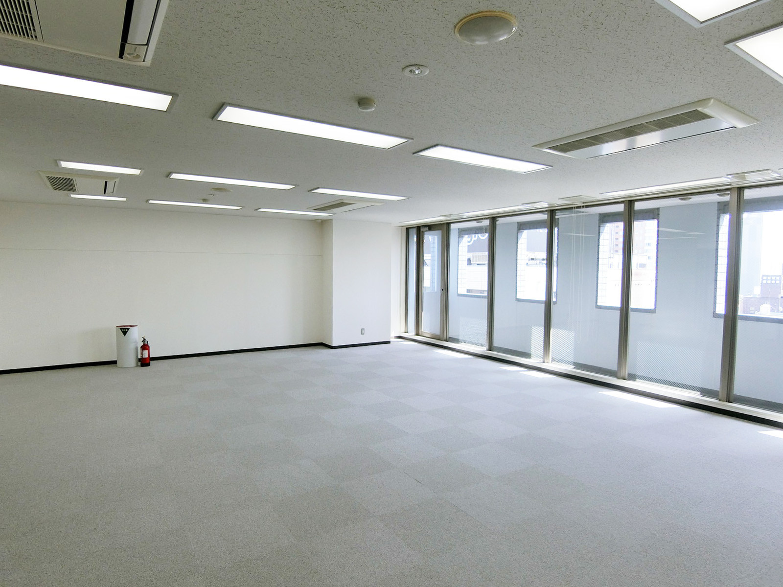 オフィス室内参考画像
