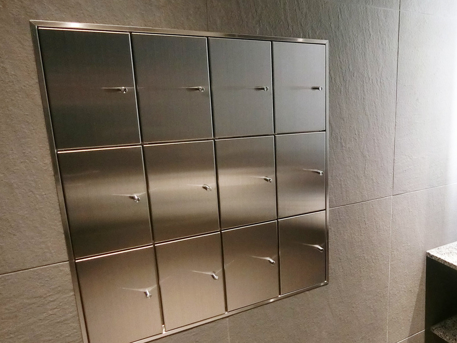 トイレ内の小物入れ