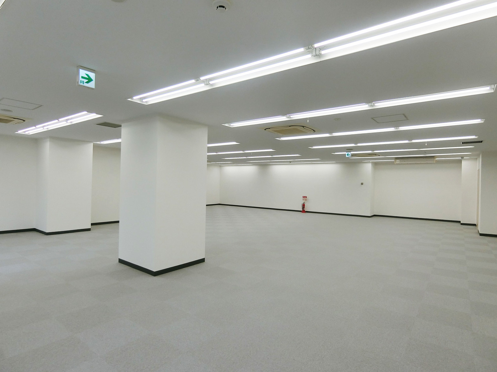 オフィス室内参考画像
