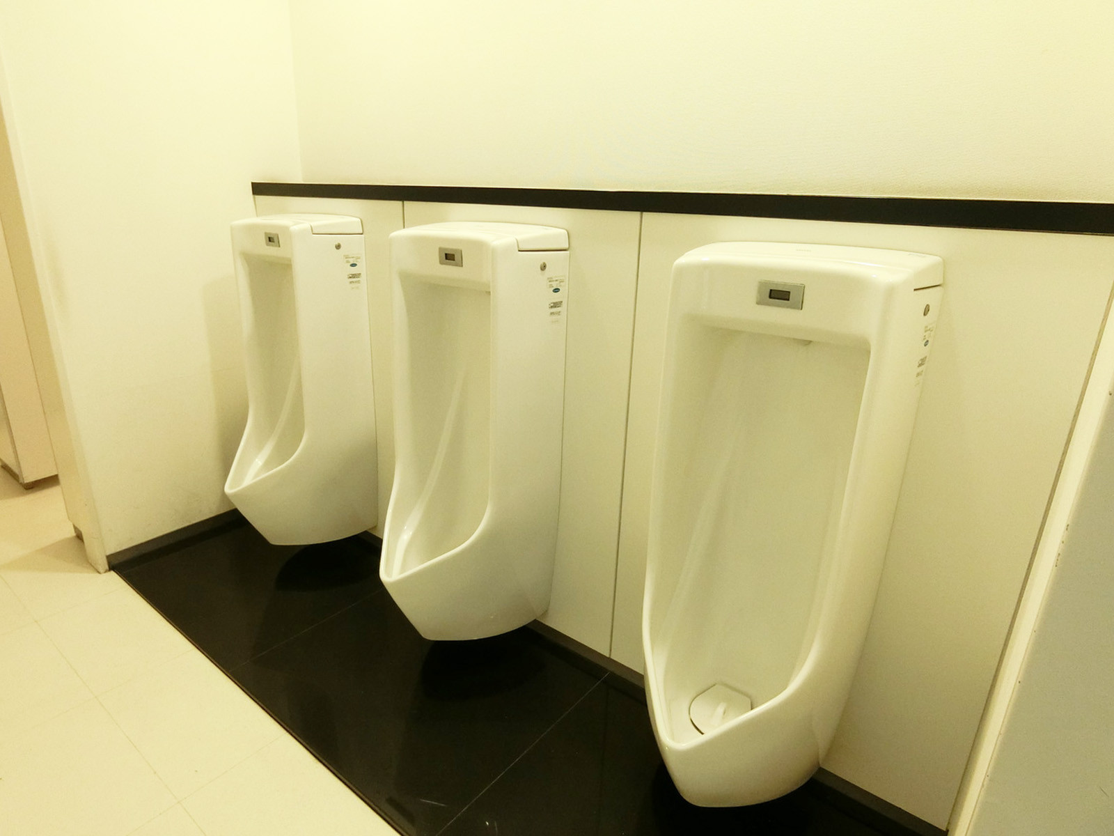 男性用トイレ