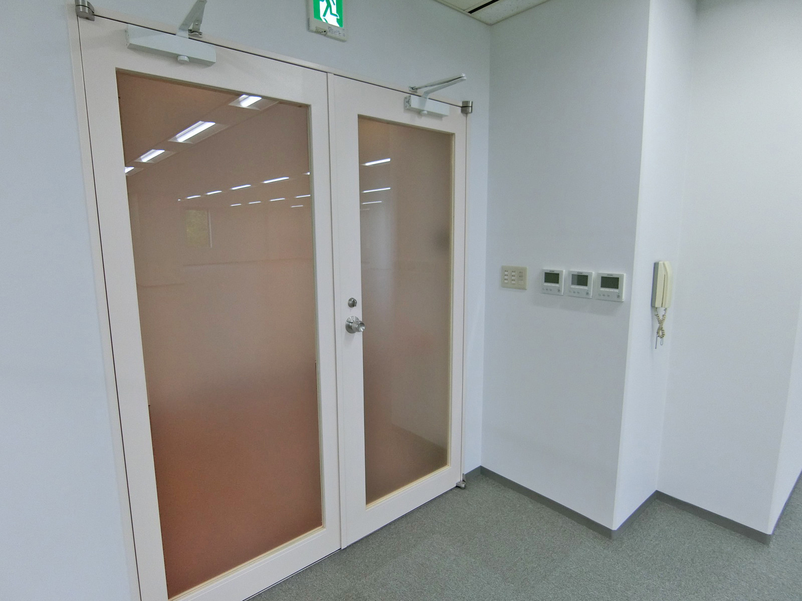 フロア出入り口