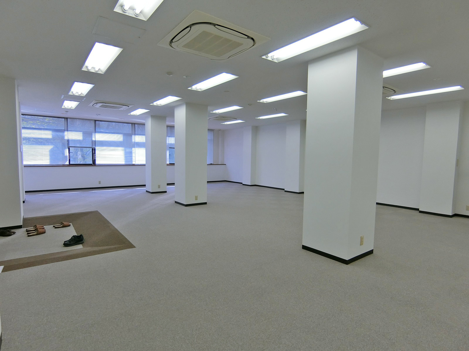 オフィス室内参考画像