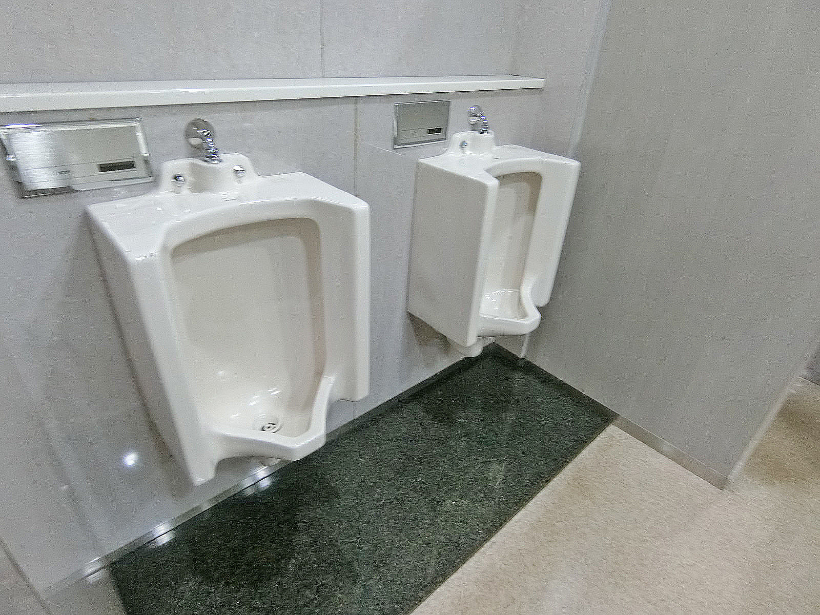 男性用トイレ