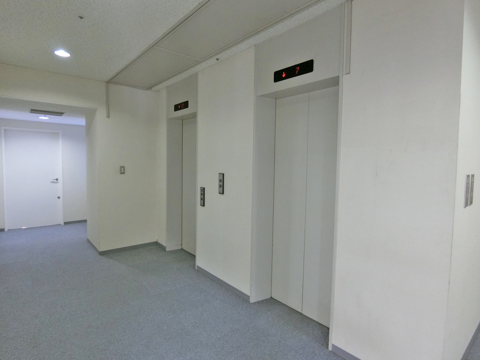 ダイレクトインのフロア