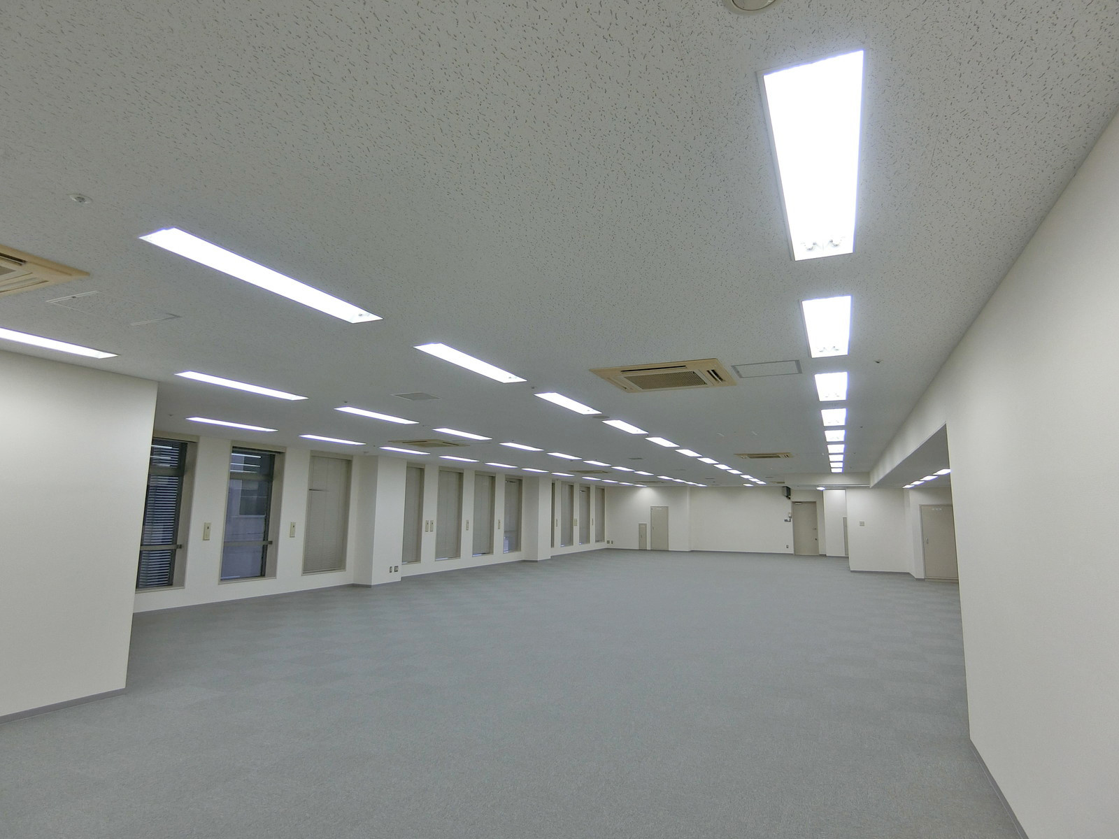 オフィス室内参考画像