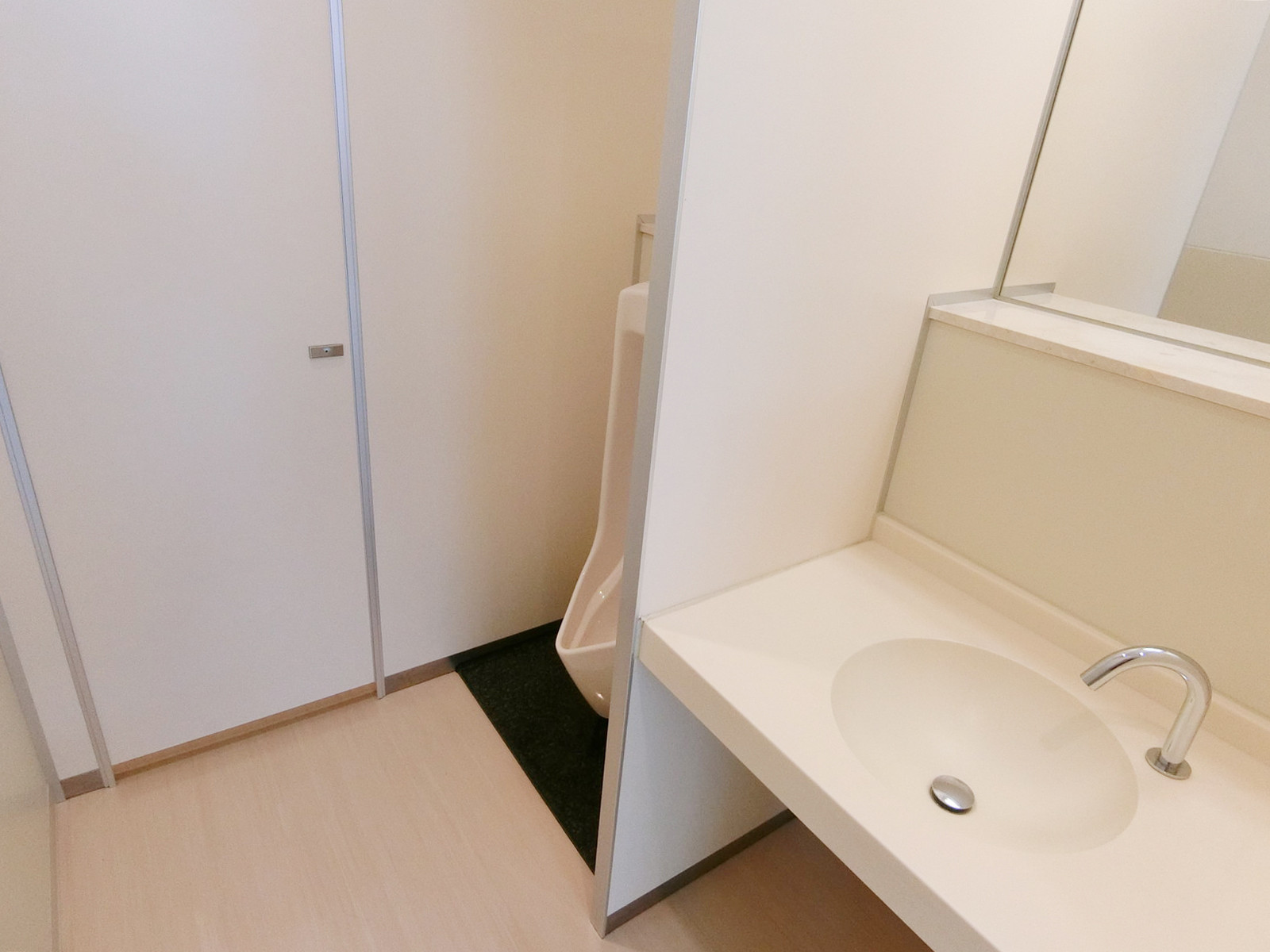 男性用トイレ
