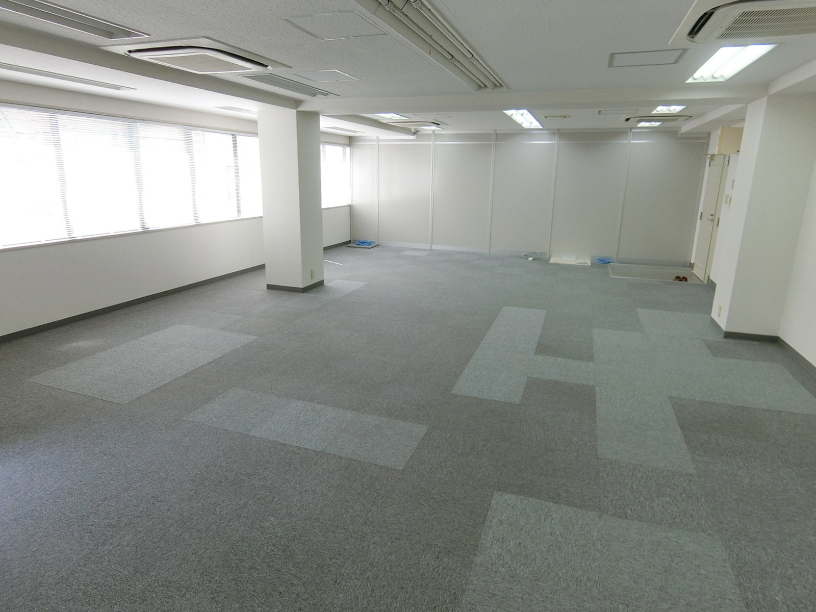 貸室奥側から見た室内