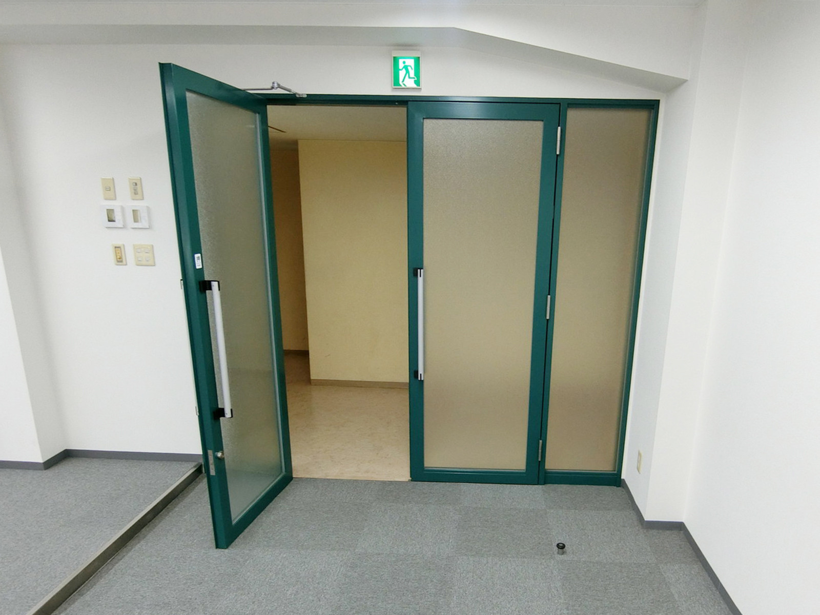 貸室出入口