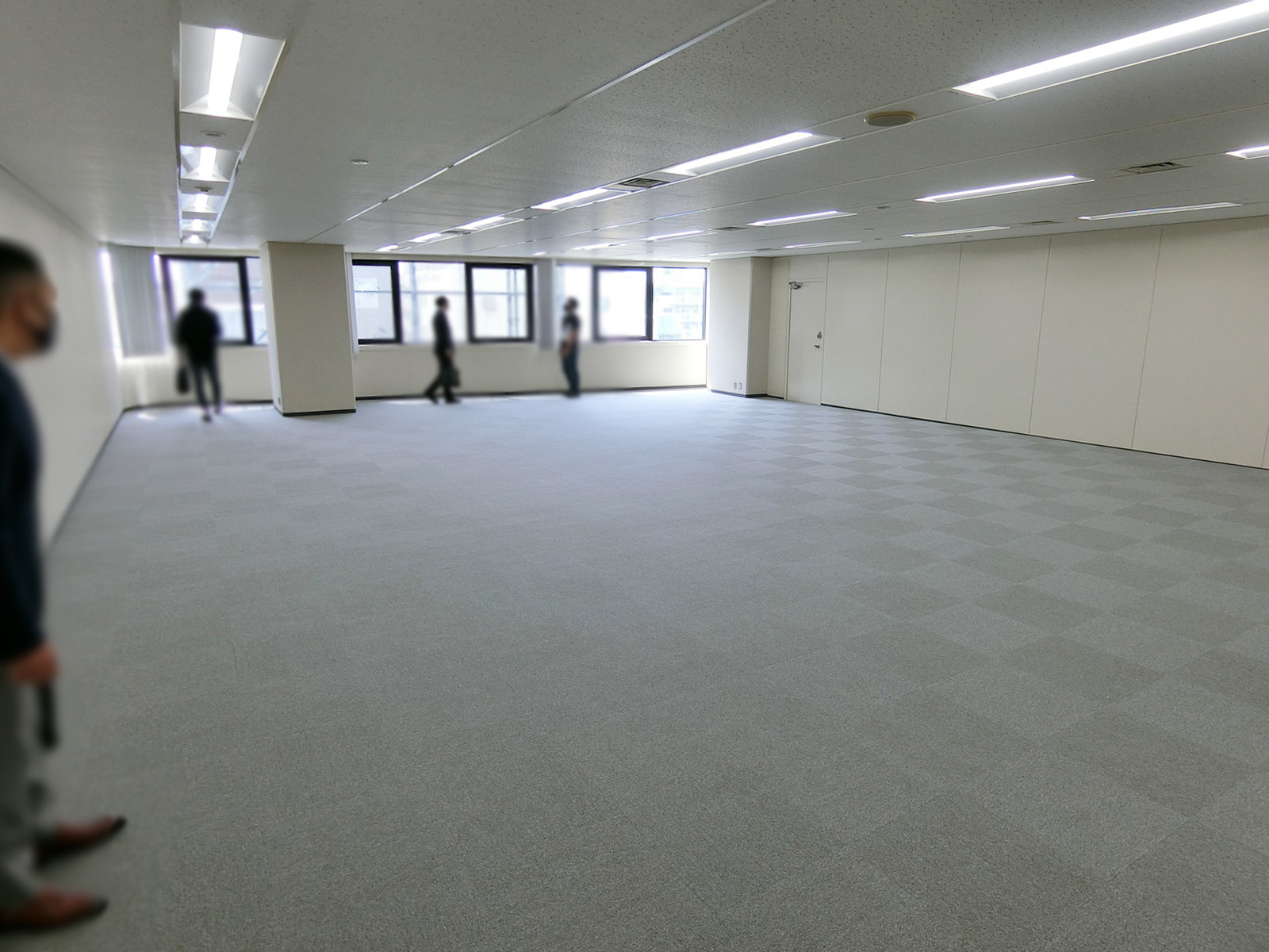 貸室奥側から見た室内