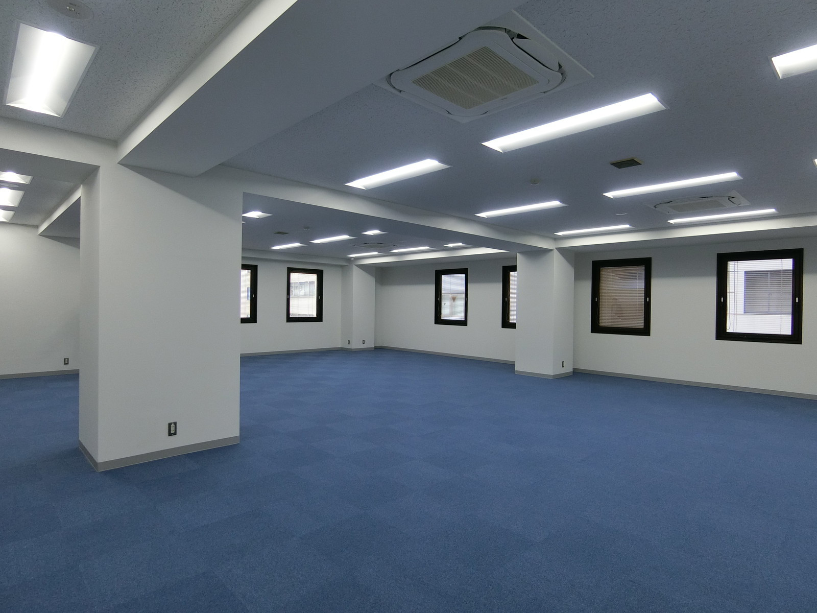 オフィス室内参考画像