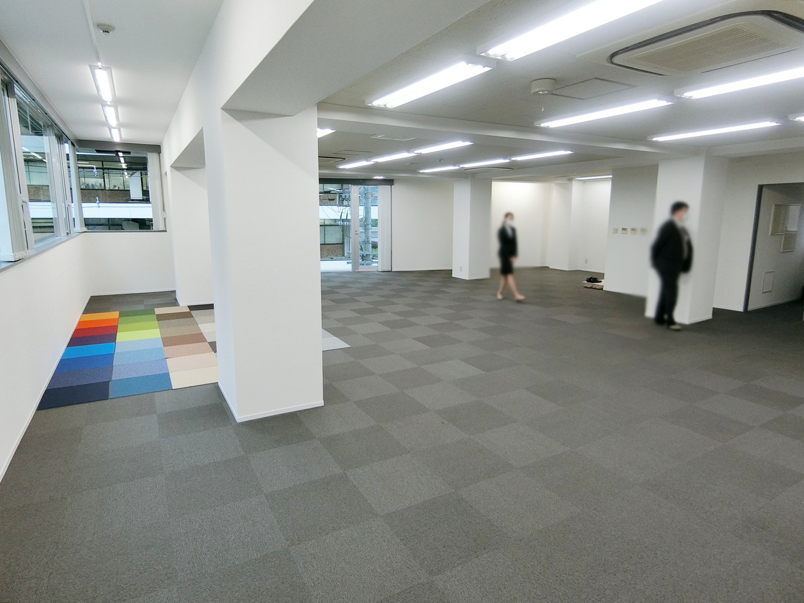 貸室奥側から見た室内