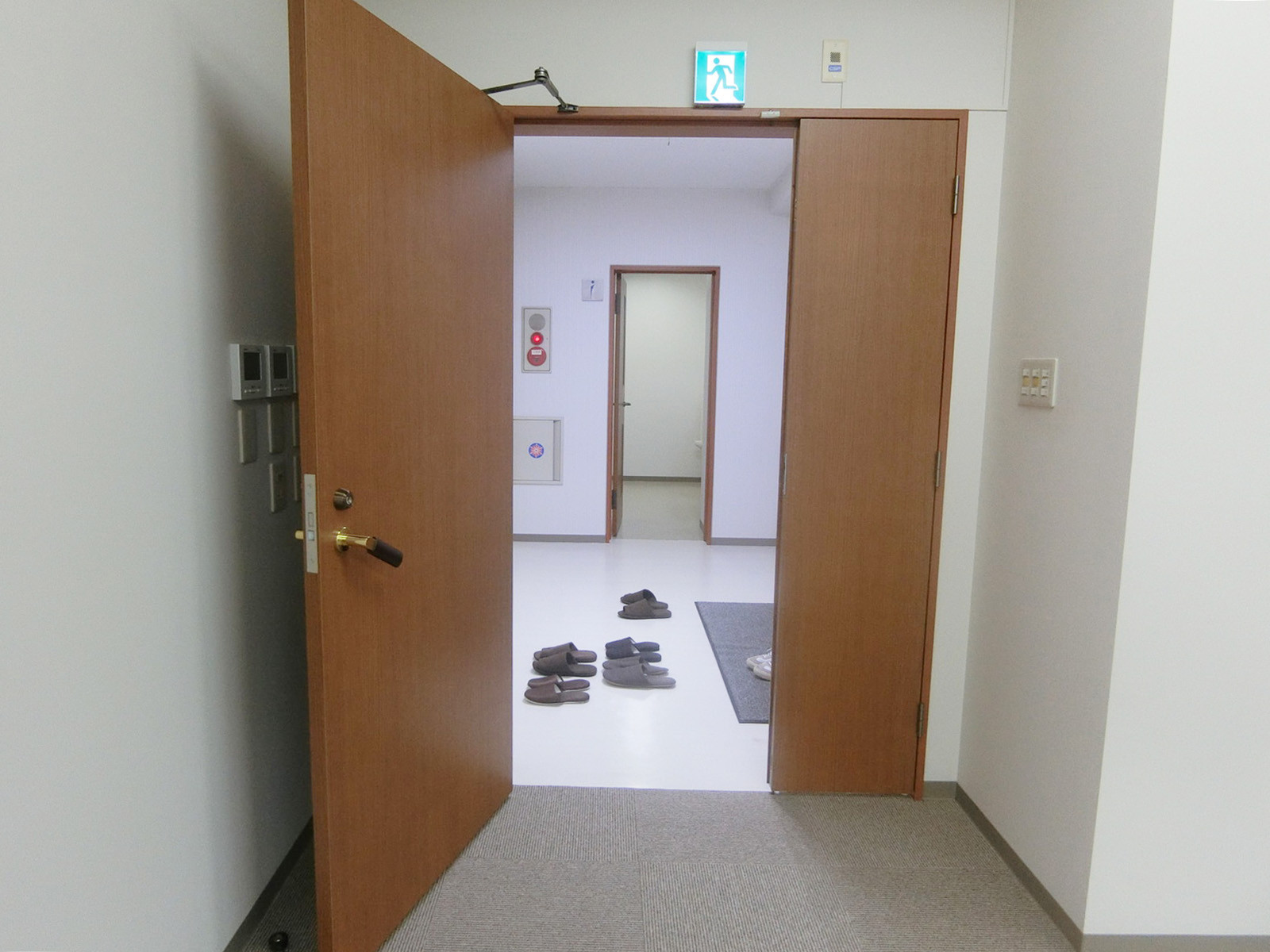 貸室出入口