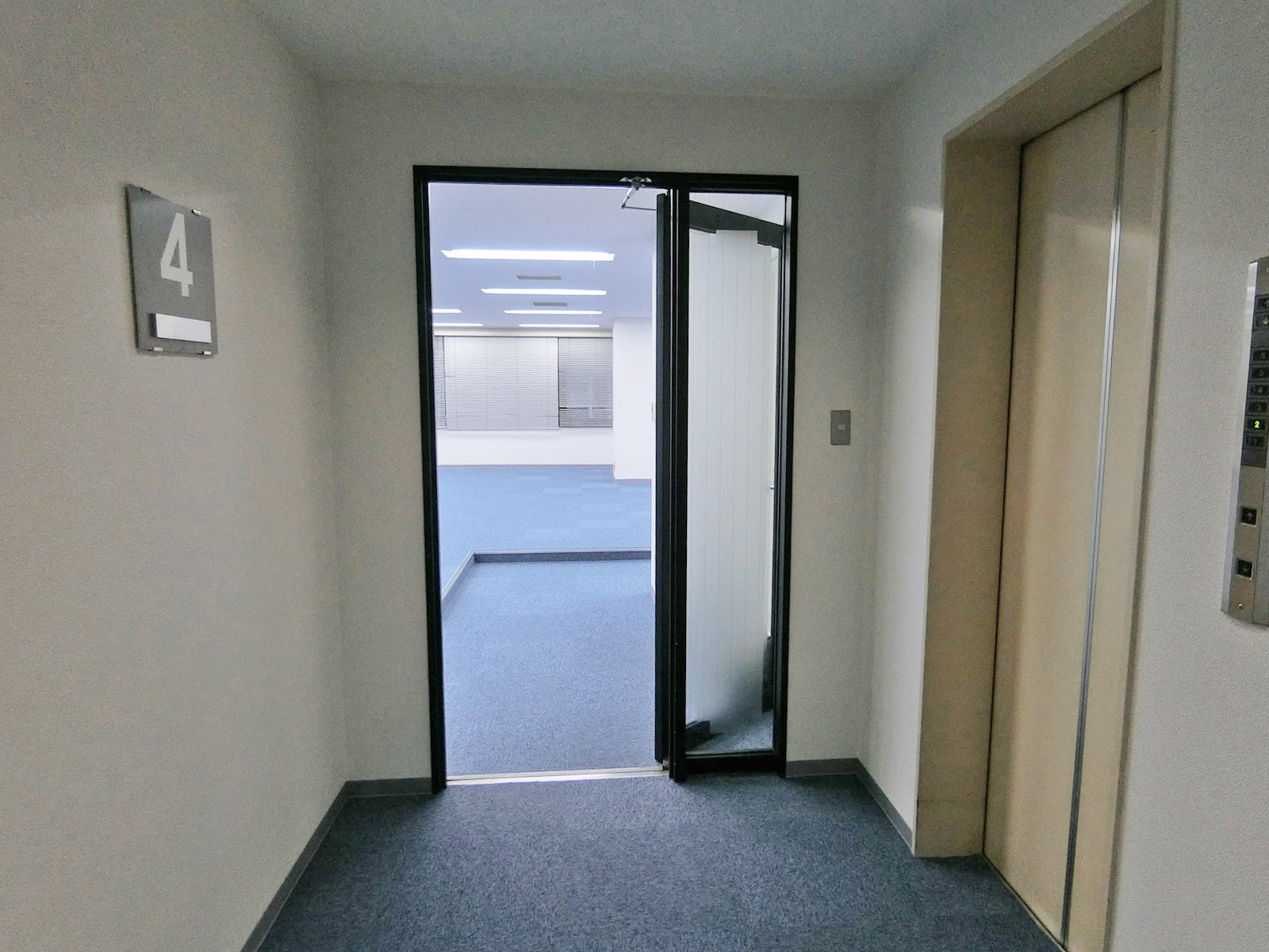 貸室出入り口