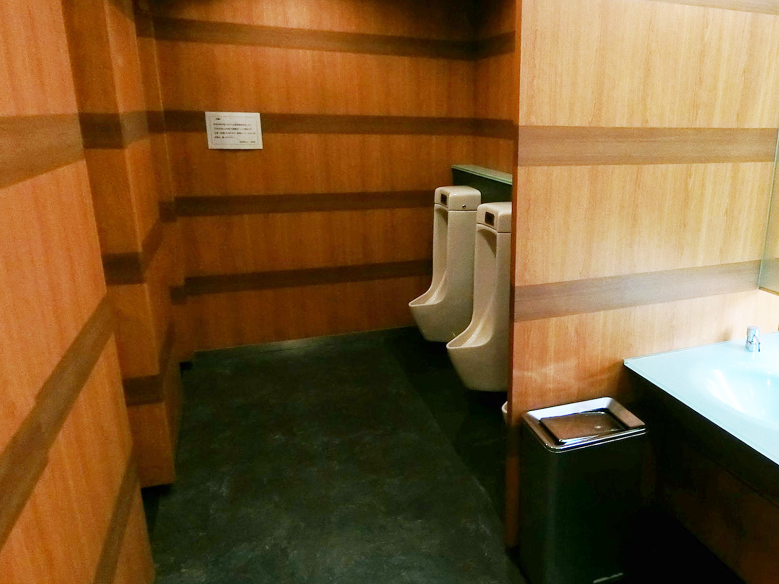 男性用トイレ
