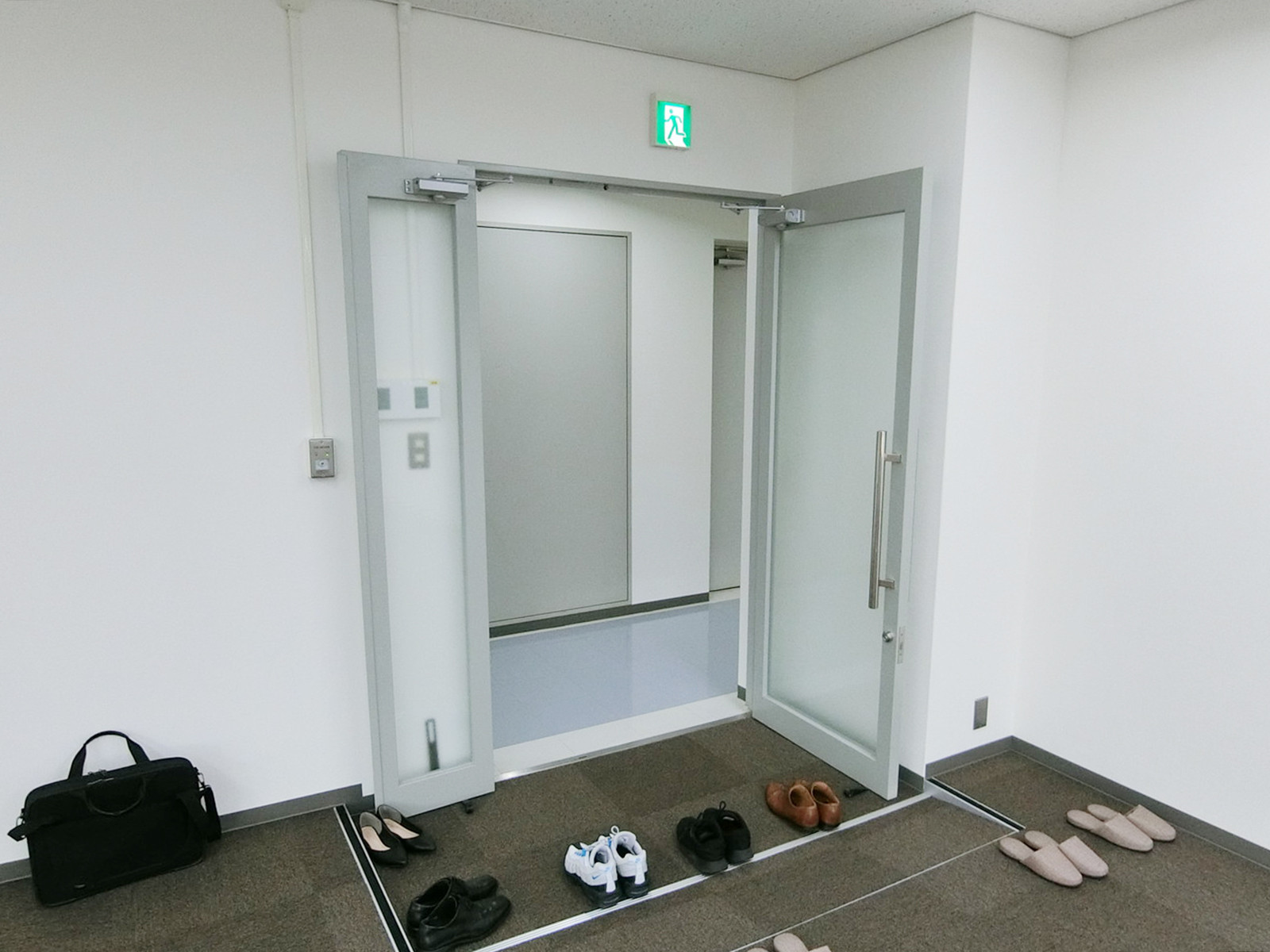 貸室出入口