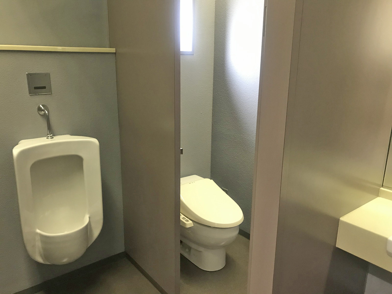 男性用トイレ