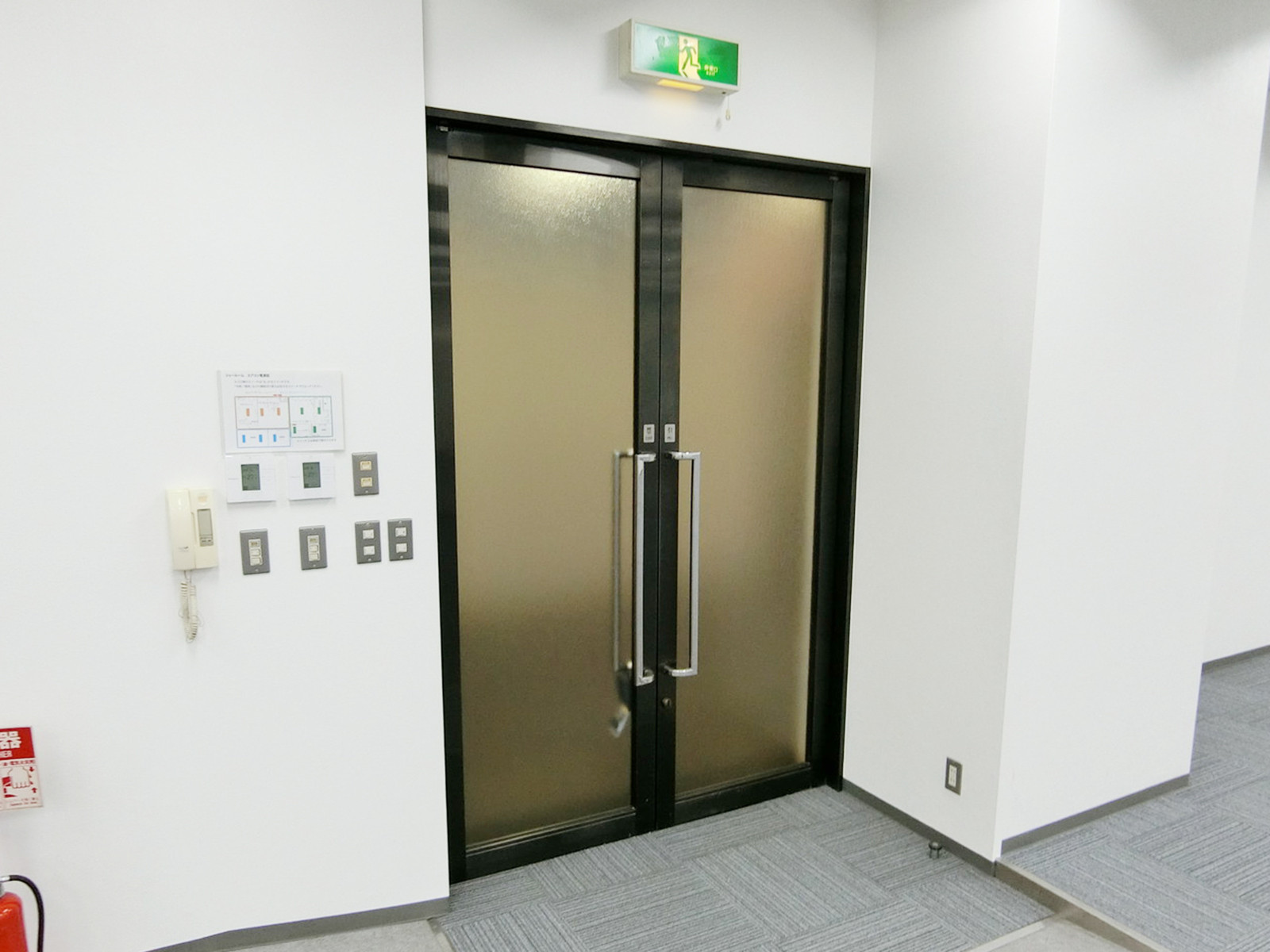 貸室出入口