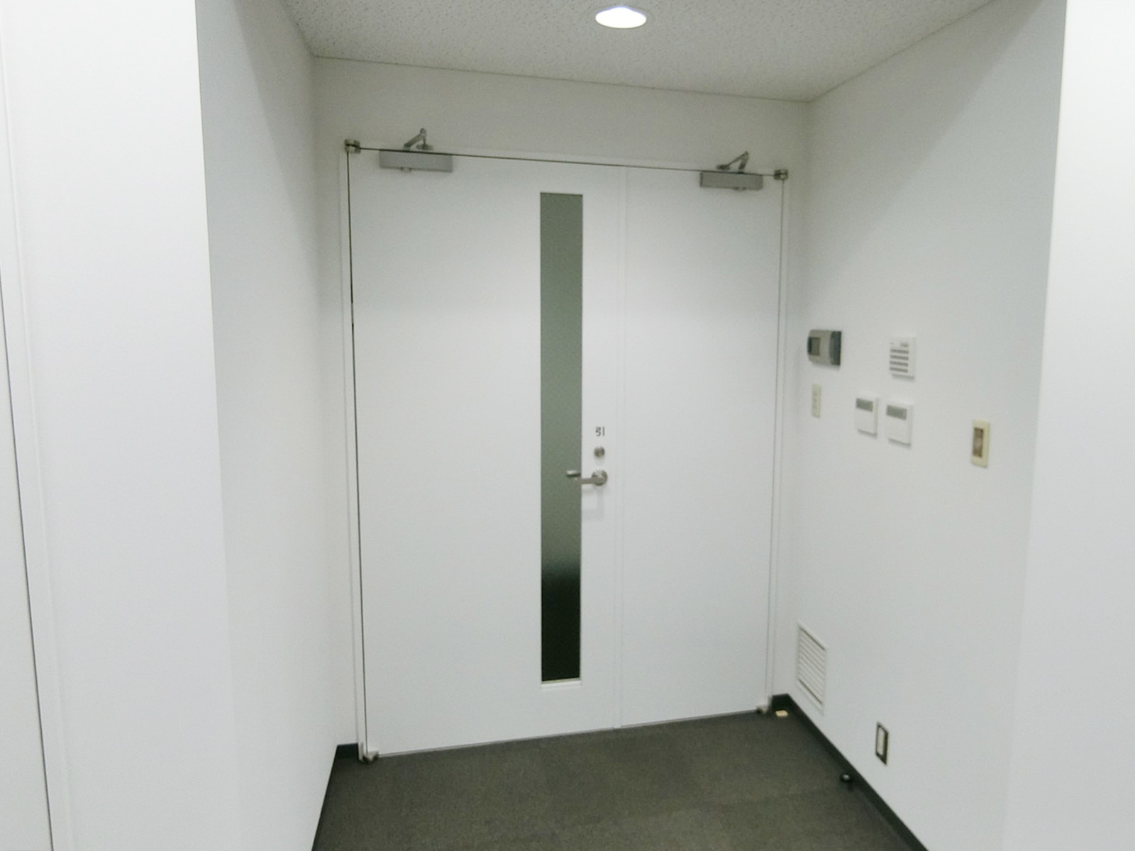 貸室出入口