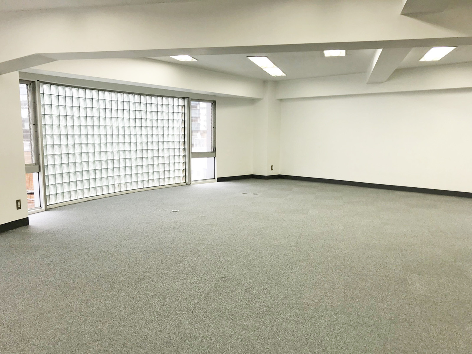 オフィス室内参考画像