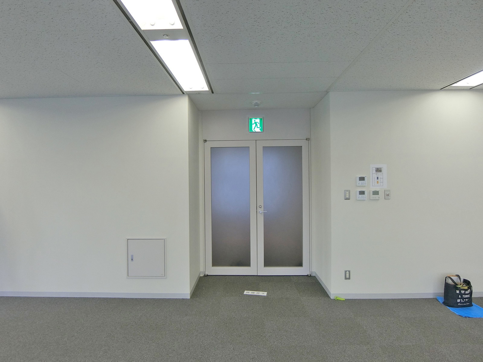フロア出入り口